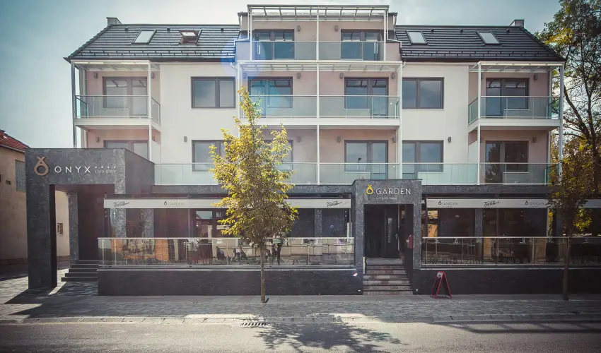 Onyx Luxury Srvr Srvr - Hsvt (min. 2 j)