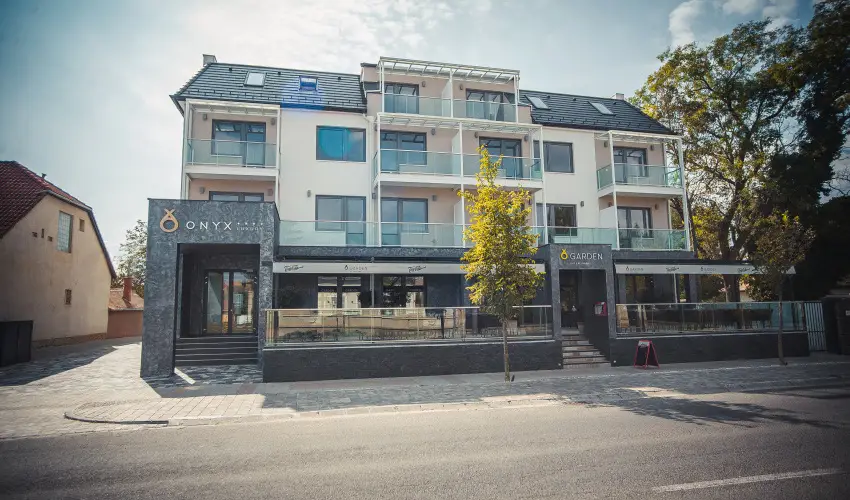 Onyx Luxury Srvr Srvr - Hsvt (min. 2 j)