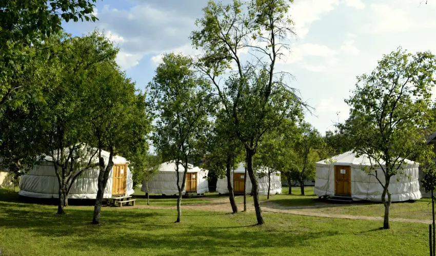 �r�ll� Szer Jurtasz�ll�s �riszentp�ter - H�sv�t