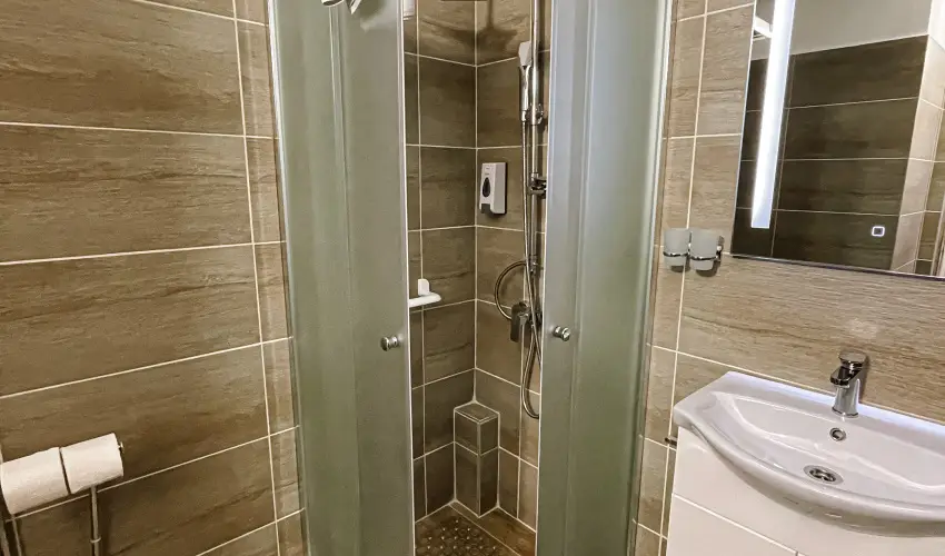 reg-t Hotel Tata - Hsvt 