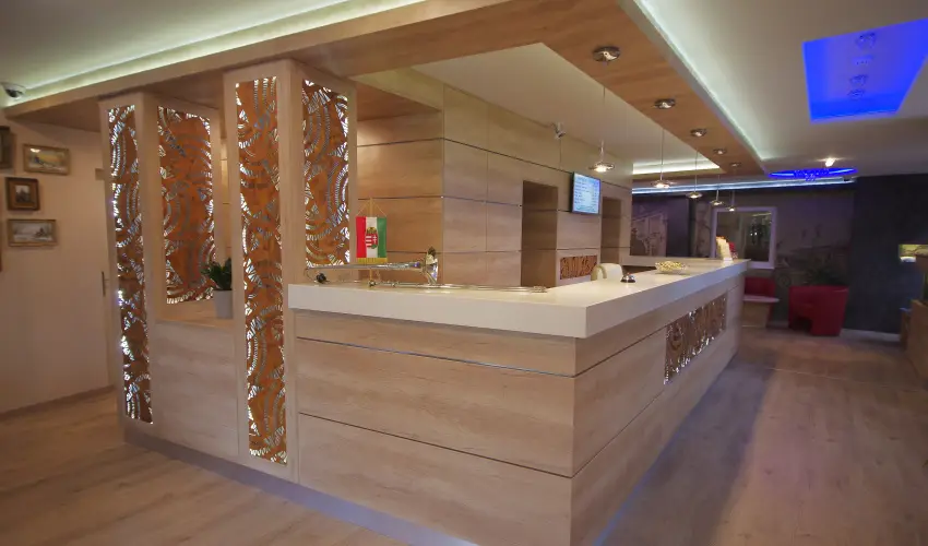 Hotel Vad�szk�rt Sz�kesfeh�rv�r - H�sv�t