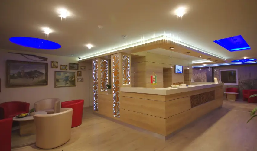 Hotel Vad�szk�rt Sz�kesfeh�rv�r - H�sv�t