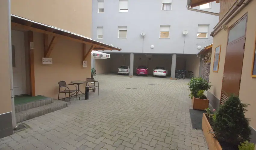 Hotel Vad�szk�rt Sz�kesfeh�rv�r - H�sv�t