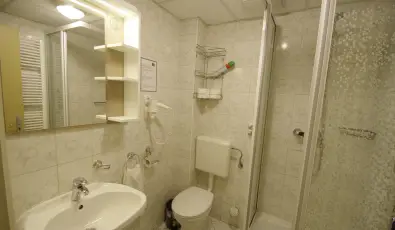 Hotel Vad�szk�rt Sz�kesfeh�rv�r