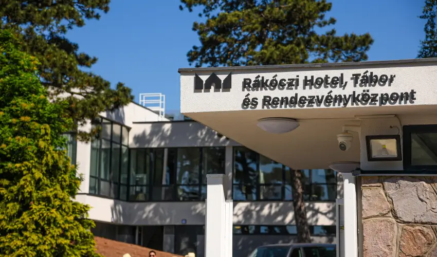 R�k�czi Hotel, T�bor �s Rendezv�nyk�zpont S�toralja�jhely - H�sv�t