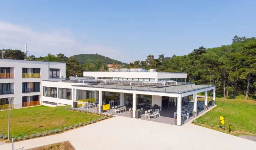 R�k�czi Hotel, T�bor �s Rendezv�nyk�zpont S�toralja�jhely - H�sv�t