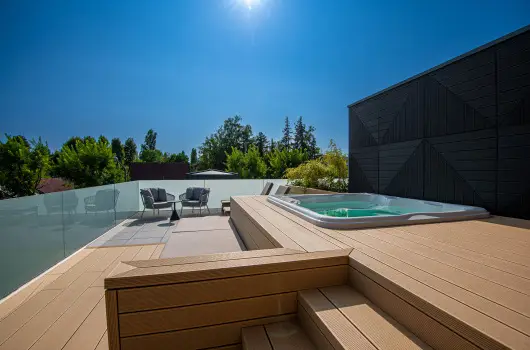 REED Luxury Hotel & Bistro - Hsvt (min. 2 j)