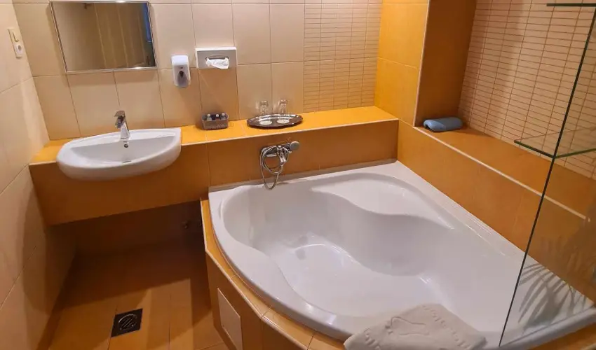 Salg Hotel Salgtarjn-Eresztvny - Hsvt