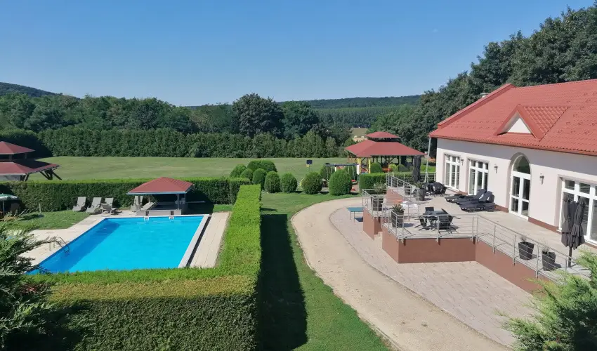 Sokor Fogad Sokorptka - Hsvti kavalkd (min. 3 j)