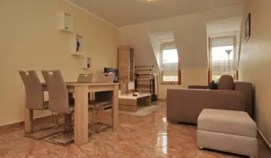 Szam�c�s Apartman Gyula