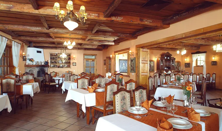 Sz�rcsa Hotel Sz�kesfeh�rv�r - H�sv�t (min. 3 �j)