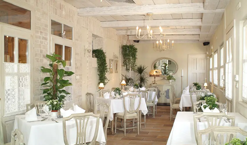 Sz�rcsa Hotel Sz�kesfeh�rv�r - H�sv�t (min. 3 �j)