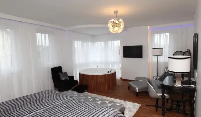 Sz�rcsa Hotel Sz�kesfeh�rv�r