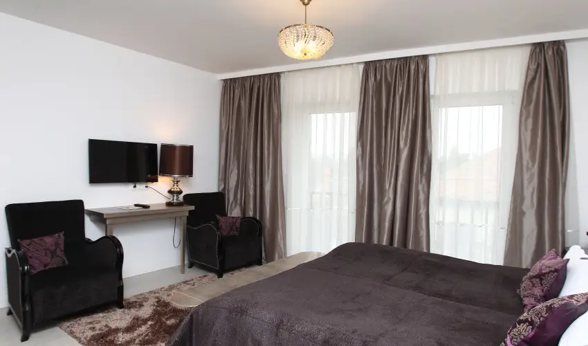 Sz�rcsa Hotel Sz�kesfeh�rv�r - H�sv�t (min. 3 �j)