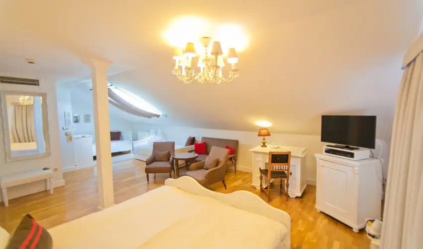 Sz�rcsa Hotel Sz�kesfeh�rv�r - H�sv�t (min. 3 �j)