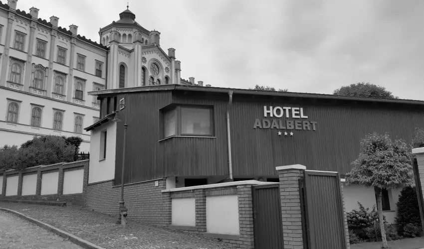 Hotel Adalbert - Boldog Meszl�nyi Zolt�n H�z  Esztergom - H�sv�t (min. 3 �j)