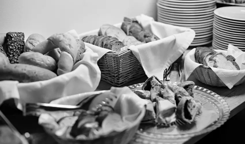 Hotel Adalbert - Boldog Meszl�nyi Zolt�n H�z  Esztergom - H�sv�t (min. 3 �j)