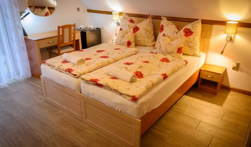 Tulipn Vendghz rvnyes - Hsvt (min. 2 j)