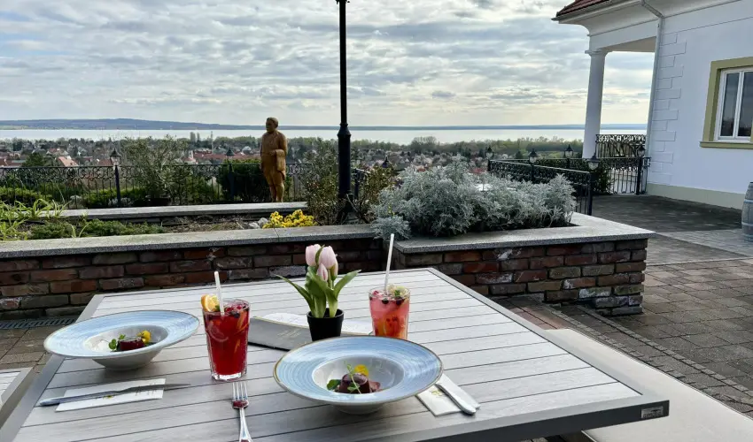 Zenit Hotel Balaton Vonyarcvashegy - Hsvt - teljes elrefizetssel (min. 2 j)