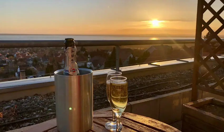 Zenit Hotel Balaton Vonyarcvashegy - Hsvt - teljes elrefizetssel (min. 2 j)